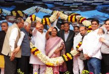 मुख्यमंत्री रेखा गुप्ता पुरानी दिल्ली को लटकते तारों से मुक्ति दिलाने हेतु प्रोजेक्ट का उद्घाटन करते हुए