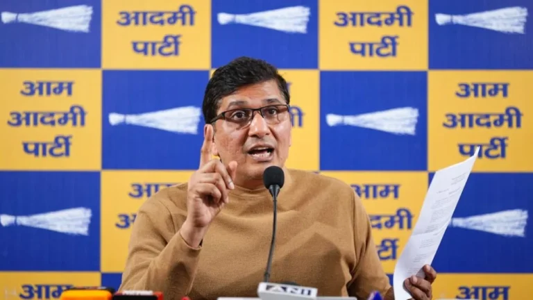 दिल्ली में कानून-व्यवस्था पर सवाल: AAP ने केंद्र और LG की चुप्पी पर उठाए गंभीर सवाल, बीजेपी सरकार को घेरा