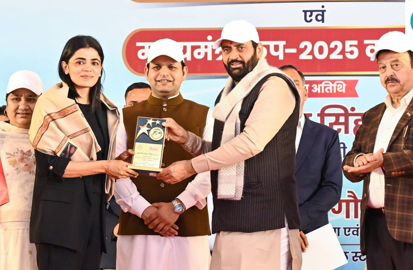 हरियाणा सीएम नायब सिंह सैनी ने 417 खिलाड़ियों को 24 करोड़ रुपये की पुरस्कार राशि वितरित की, राज्य को खेलों का पावरहाउस बनाने की दिशा में कदम बढ़ाया