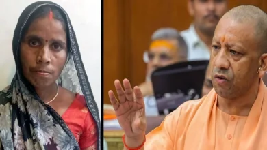 यूपी CM योगी आदित्यनाथ वीडियो कॉन्फ्रेंसिंग के माध्यम से प्रधानमंत्री आवास योजना लाभार्थी माया देवी से बात करते हुए।