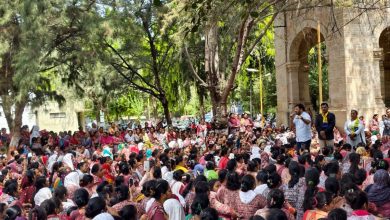 राजकोट की आंगनवाड़ी बहनें AAP नेताओं के समर्थन में प्रदर्शन करती हुई