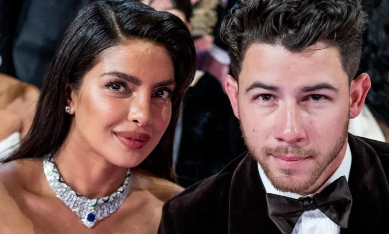 Oscars 2026 में प्रियंका चोपड़ा और निक जोनस रेड कार्पेट पर ग्लैमरस लुक में