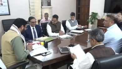 हरियाणा के मुख्यमंत्री नायब सिंह सैनी और सिंगापुर-इंडिया बिजनेस फोरम के अध्यक्ष प्रसून मुखर्जी की बैठक