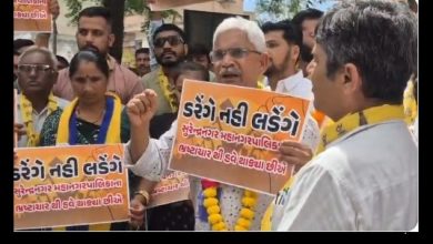 कमलेशभाई कोटेचा जनता के अधिकारों के लिए सुरेंद्रनगर भाजपा भ्रष्टाचार के खिलाफ विरोध करते हुए।
