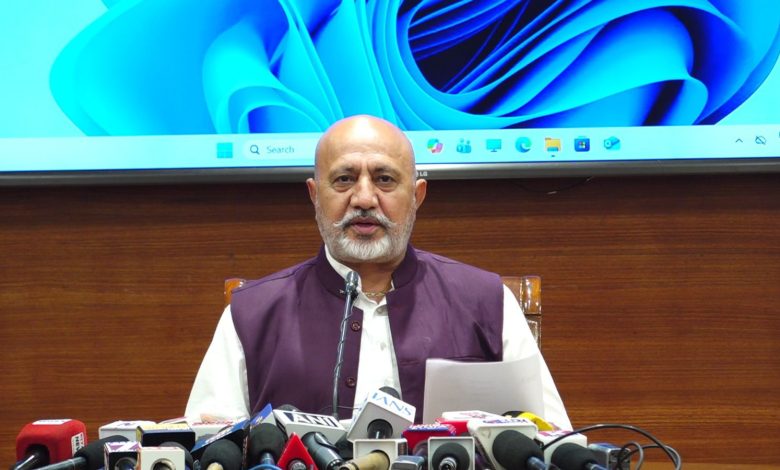 बलतेज पन्नू चंडीगढ़ में ‘युद्ध नशेआं विरुद्ध अभियान’ के एक साल पूरे होने पर प्रेस कॉन्फ्रेंस को संबोधित करते हुए।