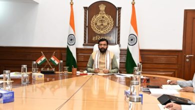 हरियाणा के मुख्यमंत्री नायब सिंह सैनी किसानों को मेडिसिनल और एरोमैटिक पौधों की खेती के लिए प्रोत्साहित करते हुए