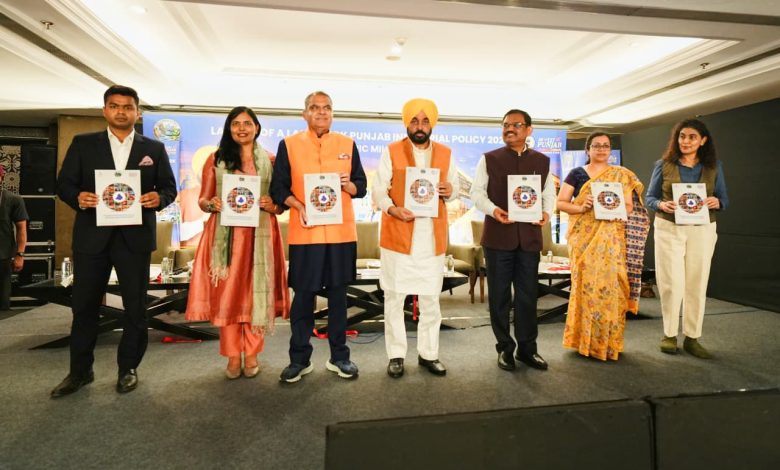 पंजाब के मुख्यमंत्री भगवंत सिंह मान लुधियाना में औद्योगिक एवं व्यापार विकास नीति 2026 लॉन्च करते हुए