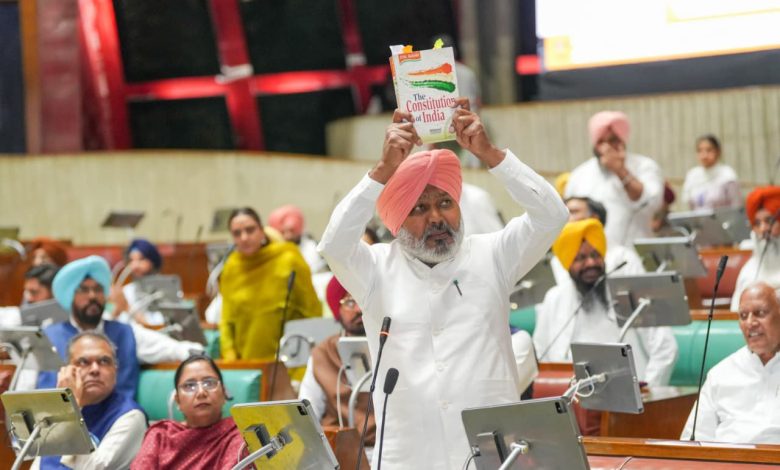 हरपाल सिंह चीमा मीडिया से बातचीत करते हुए – सुखपाल सिंह खैहरा विवाद