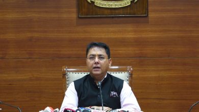 चंडीगढ़ में प्रेस कॉन्फ्रेंस के दौरान आप पंजाब प्रधान अमन अरोड़ा, मोगा रैली से पहले अमित शाह से सवाल उठाते हुए।
