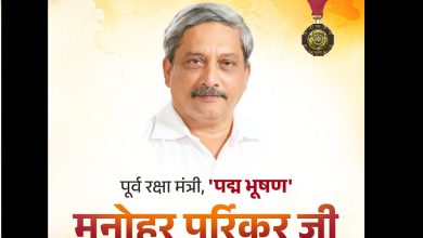 हरियाणा मुख्यमंत्री नायब सिंह सैनी मनोहर पर्रिकर की पुण्यतिथि पर उन्हें श्रद्धांजलि देते हुए।