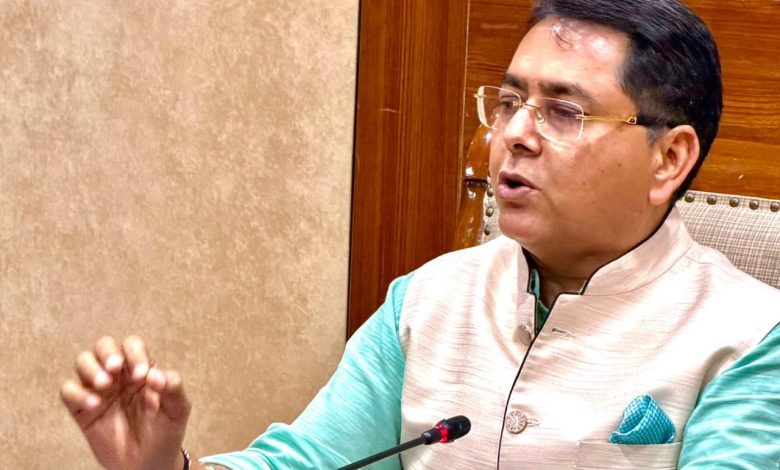 अमन अरोड़ा पंजाब 'आप' अध्यक्ष, 16,000 जनसभाओं और 4 साल के रिपोर्ट कार्ड की घोषणा करते हुए।