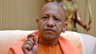 कानपुर में भाजपा और RSS की समन्वय बैठक में मुख्यमंत्री योगी आदित्यनाथ कार्यकर्ताओं के साथ