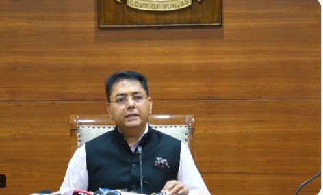 अमन अरोड़ा अमित शाह की रैली से पहले मीडिया से बात करते हुए