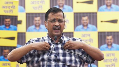 अरविंद केजरीवाल का इशारा