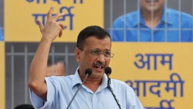 अरविंद केजरीवाल रूस से तेल खरीदने पर मोदी सरकार को चेतावनी देते हुए।