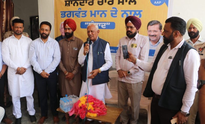 कैबिनेट मंत्री बरींदर गोयल जनता से संवाद करते हुए – भगवंत मान के साथ शानदार चार साल