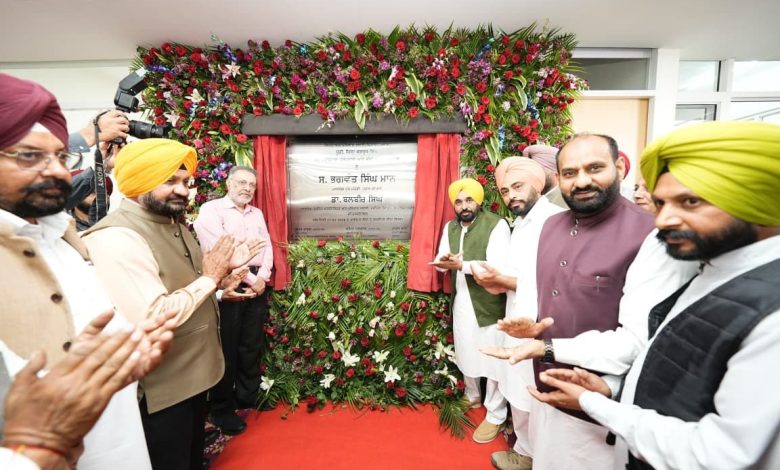 धूरी में मुख्यमंत्री भगवंत मान द्वारा उद्घाटित सब-डिविज़नल अस्पताल और मातृ-शिशु अस्पताल का आधुनिक भवन