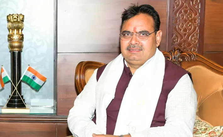 मुख्यमंत्री भजनलाल शर्मा छात्रों को राजस्थान बोर्ड 10वीं, 8वीं और 5वीं परीक्षा में सफलता पर बधाई देते हुए।