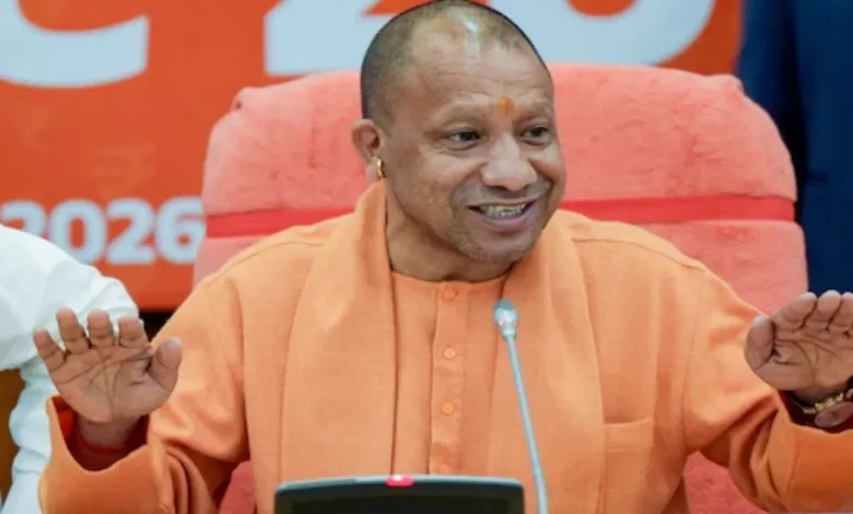 UP आउटसोर्सिंग कर्मचारी सैलरी बढ़ोतरी: योगी सरकार ने चपरासी, चौकीदार और शिक्षामित्र सहित 2 लाख कर्मचारियों की सैलरी बढ़ाई