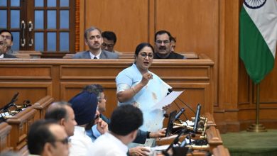 सीएम रेखा गुप्ता ने दिल्ली बजट 2026-27 पेश किया, महिलाओं और विकास योजनाओं पर विशेष ध्यान।