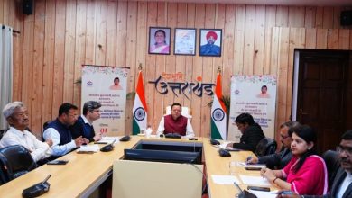 उत्तराखंड पेंशन योजना लाभ सुनिश्चित: होली पर CM पुष्कर सिंह धामी का ‘विकास मंत्र’, अंतिम व्यक्ति तक पहुंचेगा लाभ 2 "उत्तराखंड पेंशन योजना लाभ के तहत CM पुष्कर सिंह धामी द्वारा लाभार्थियों को पेंशन राशि वितरित करते हुए"