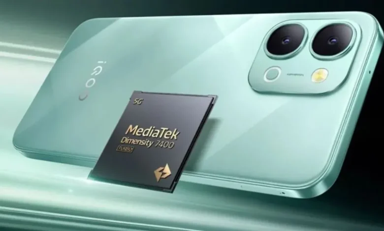 iQOO Z11x में 7200mAh की बैटरी और Dimensity 7400 Turbo प्रोसेसर है।