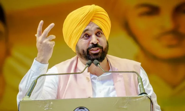 शहीदी दिवस पर खटकड़ कलां में भगत सिंह को श्रद्धांजलि देते सीएम भगवंत सिंह मान