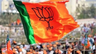 यूपी भाजपा कार्यकर्ता समायोजन: होली के बाद 2805 सभासद होंगे नामित 2 "यूपी भाजपा कार्यकर्ता समायोजन के तहत 2805 सभासदों की सूची भेजते हुए पार्टी अधिकारी"