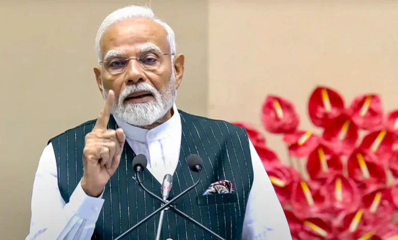 प्रधानमंत्री नरेंद्र मोदी ने भारत से सतर्क रहने और वैश्विक परिस्थितियों के लिए तैयार रहने का आग्रह किया