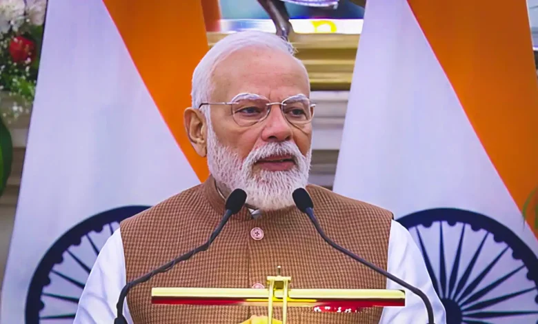 पीएम मोदी फिनलैंड के राष्ट्रपति अलेक्जेंडर स्टब के साथ संयुक्त प्रेस कॉन्फ्रेंस को संबोधित करते हुए