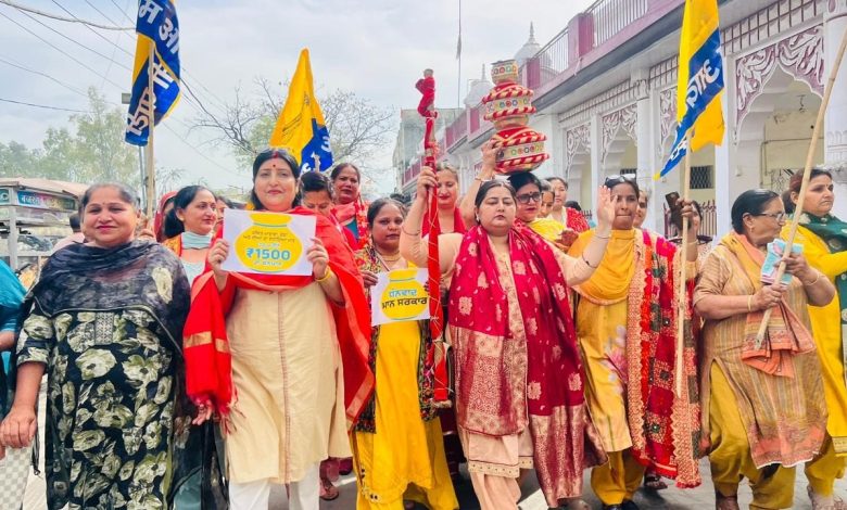 पंजाब की महिलाएं जागो निकालकर खुशी मनाती हुई – पंजाब सरकार महिला वित्तीय सहायता योजना