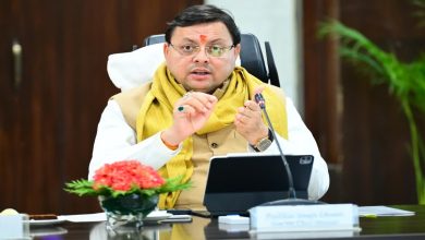 सीएम पुष्कर धामी उत्तराखंड में आपदा प्रबंधन और बुनियादी ढांचे के लिए 54 करोड़ रुपये जारी करते हुए।