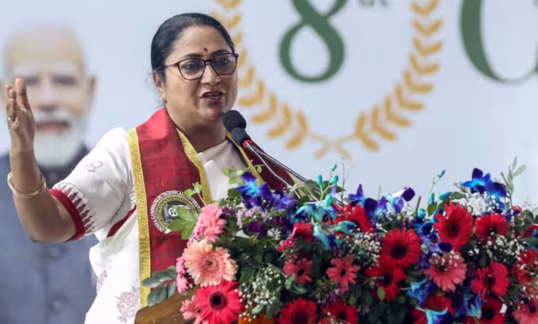 ट्रांसजेंडर मुफ्त यात्रा दिल्ली – DTC बस में ट्रांसजेंडर सफर करते हुए