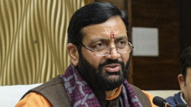 मुख्यमंत्री नायब सिंह सैनी नागरिकों को संबोधित करते हुए युद्ध और कठिन परिस्थितियों में संयम और एकजुटता का संदेश दे रहे हैं।