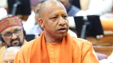 CM योगी आदित्यनाथ एलपीजी और पेट्रोल संकट पर निर्देश देते हुए