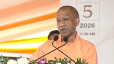 सीएम योगी आदित्यनाथ ग्रेटर नोएडा वेस्ट में 200 करोड़ रुपये लागत से बने केडीएसजी अस्पताल का उद्घाटन करते हुए