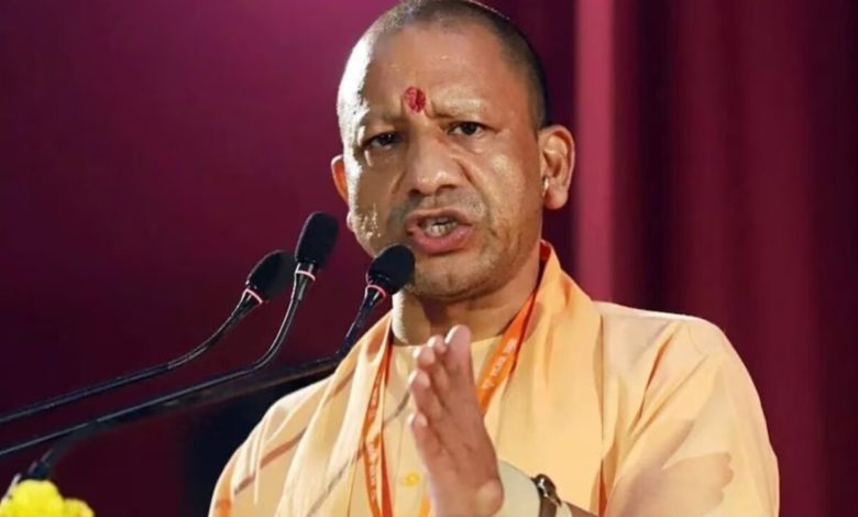 UP Assembly Election 2027 के लिए मुख्यमंत्री योगी आदित्यनाथ RSS पदाधिकारियों के साथ रणनीति बैठक करते हुए