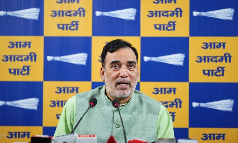 दिल्ली विधानसभा में विपक्ष का प्रदर्शन: गोपाल राय के अनुसार AAP विधायकों को सदन में जाने से रोका गया