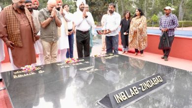 मनीष सिसोदिया ने हुसैनीवाला में शहीदों को दी श्रद्धांजलि, मिट्टी को माथे से लगाकर किया नमन