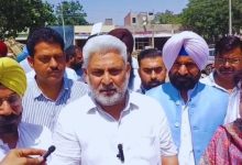 लाल चंद कटारुचक गेहूं खरीद समीक्षा श्री फतेहगढ़ साहिब मंडी में किसानों को भुगतान और खरीद प्रक्रिया का निरीक्षण करते हुए