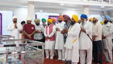 CM भगवंत मान सतलुज गुरुद्वारा दौरा करते हुए, भक्तों से संवाद और सेवा का संकल्प लेते हुए।