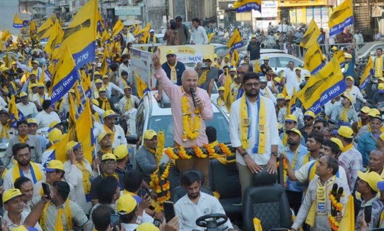 सूरत विजय विश्वास सभा में आम आदमी पार्टी नेताओं का जनसभा संबोधन और भारी भीड़