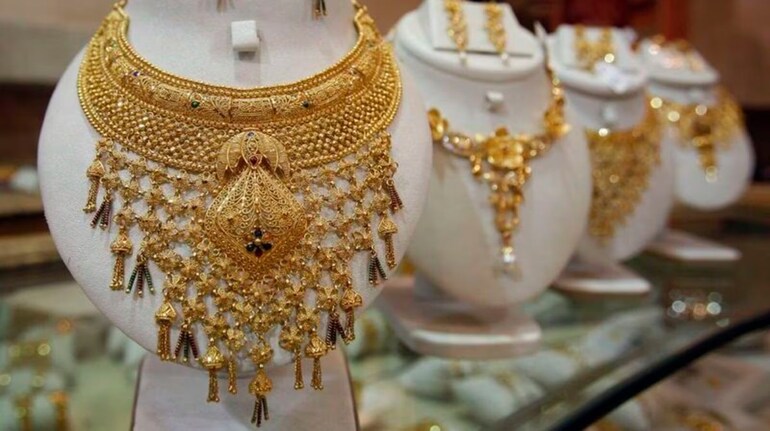 Gold Price Today: भारतीय बाजारों में 24 कैरेट सोने के आज के नवीनतम मूल्य अपडेट।