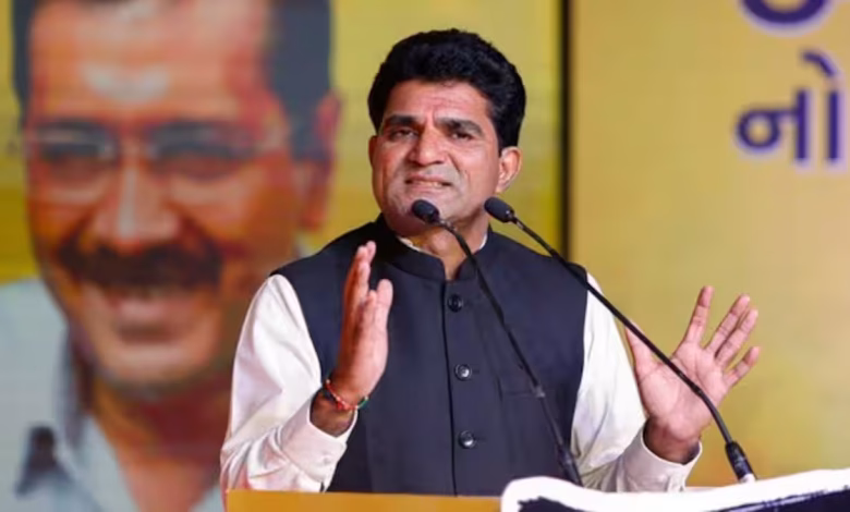 इसुदान गढवी गिरफ्तार, जेल से बाहर आते ही मीडिया से बोले और भाजपा सरकार पर हमला किया।