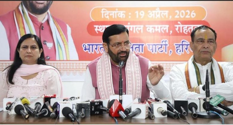 सीएम नायब सैनी महिलाओं के अधिकारों पर बयान देते हुए नारी शक्ति वंदन अधिनियम और महिला सशक्तिकरण की बात करते हुए