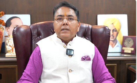 कैबिनेट मंत्री अमन अरोड़ा राघव चड्ढा पर टिप्पणी करते हुए, AAP पंजाब की राजनीति