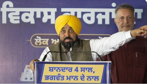 पटियाला रैली में सुखबीर बादल को चुनौती देते मुख्यमंत्री भगवंत मान की तस्वीर।