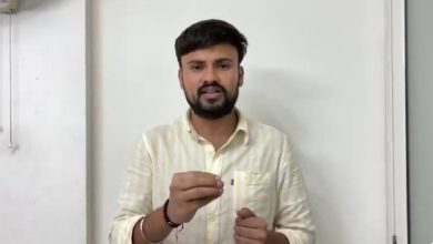 गुजरात राजनीति में AAP उम्मीदवारों पर नामांकन वापसी के दबाव का विरोध करते नेता।