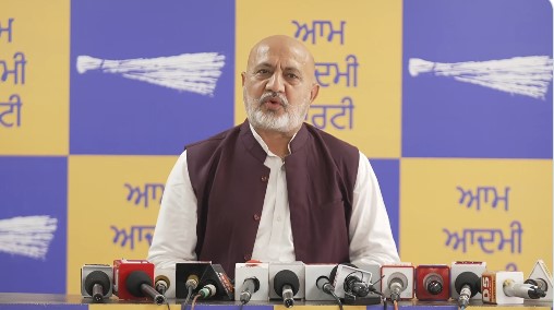 पंजाब में रेस्क्यू ऑपरेशन की जानकारी देते हुए बलतेज पन्नू (Baltej Pannu)