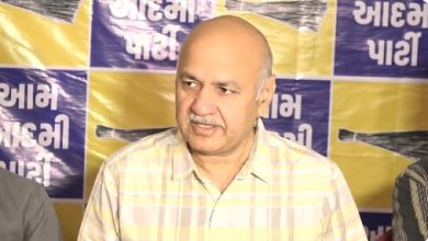 राजकोट में प्रेस कॉन्फ्रेंस को संबोधित करते AAP नेता मनीष सिसोदिया